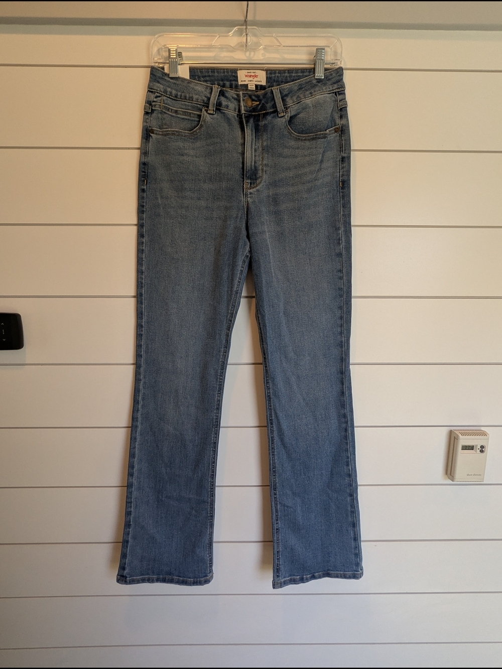 NWT Wrangler High Rise Boot Cut Jeans Size 4 Or 27 Medium Wash Stretch - Picture 3 of 13